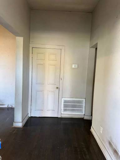 Main picture of 2000 N 14th St