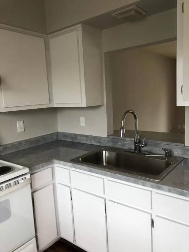Main picture of 1920 W Lakeview Blvd