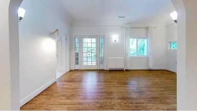 Main picture of 14132 Hamlin St