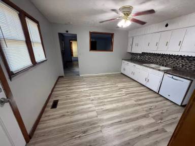 Main picture of 552 Main St