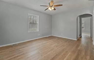 Main picture of 2321 E Mossman Ave