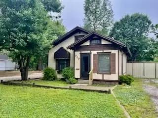 Main picture of 717 W 7th St