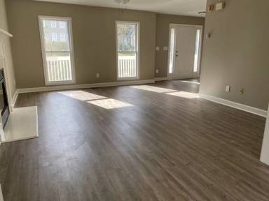 Main picture of 19600 Tryon St