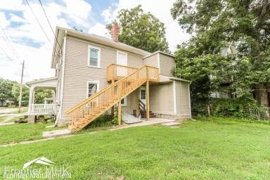 Main picture of 1131 Vattier St