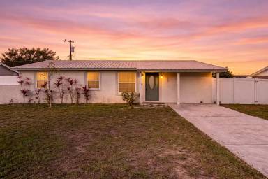 Main picture of 300 Flamingo Dr
