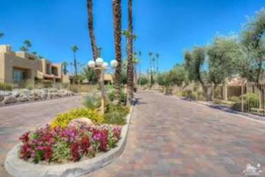 Main picture of 47900 Oasis Ct
