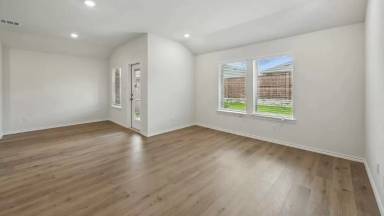 Main picture of 505 Lansdowne Dr
