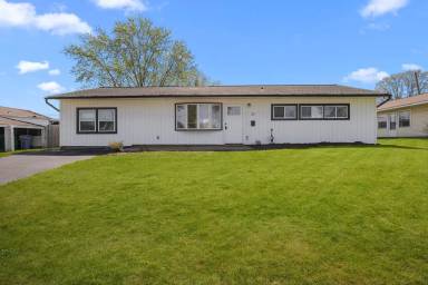 Main picture of 21 Midwood Ln