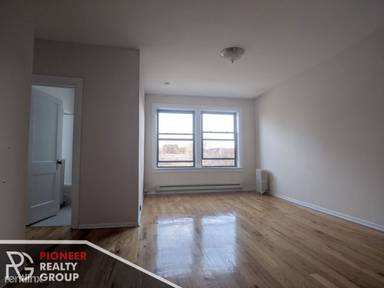 Main picture of 1050 W George St