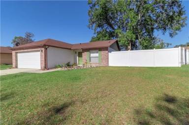 Main picture of 832 Oak Manor Cir