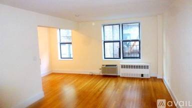 Main picture of 305 W 13th St