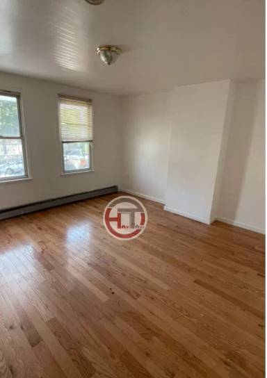 Main picture of 2255 Gleason Ave