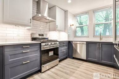 Main picture of 504 Midtown Pl NE