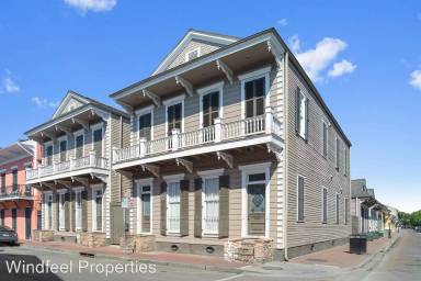 Main picture of 637 Dauphine St