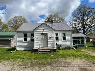 Main picture of 728 W 10th St