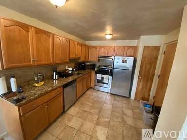 Main picture of 77 Porter St