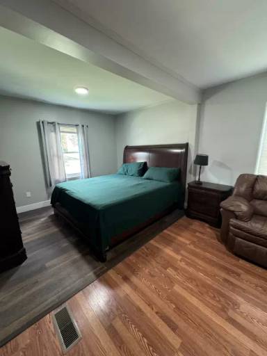 Main picture of 805 E Taylor St