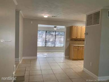 Main picture of 6824 SW 12th St