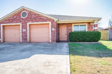 Main picture of 4102 Cambridge Dr