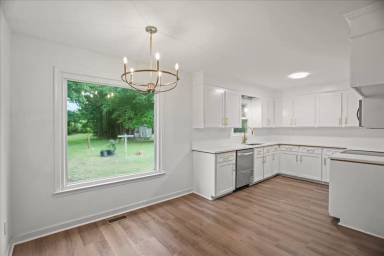 Main picture of 2321 Queen Ann Rd