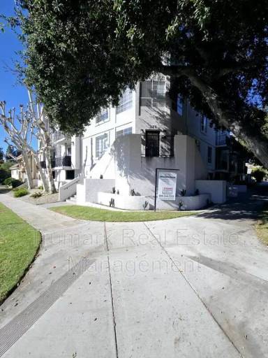 Main picture of 475 E Orange Grove Ave