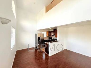 Main picture of 432 N Kingsley Dr
