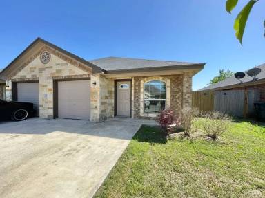 Main picture of 501 Sladecek Dr