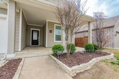 Main picture of 4038 Lagoon Pl