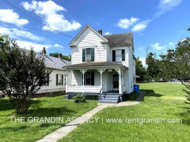 Main picture of 913 13th St SE
