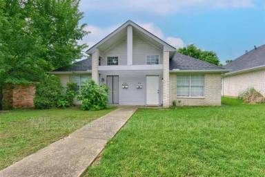 Main picture of 912 W Houston St