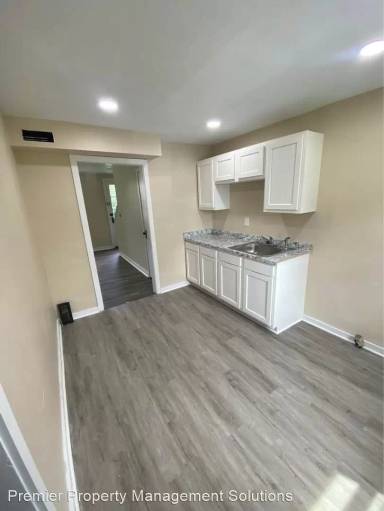 Main picture of 70 Longfellow Ct