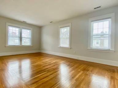 Main picture of 481 Oaklawn Ave