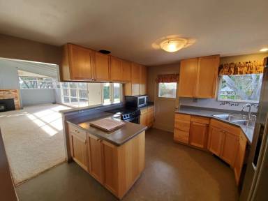 Main picture of 1320 Terrace Ct NE