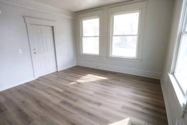 Main picture of 437 Eastern Ave SE