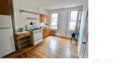 Main picture of 255 Powers St