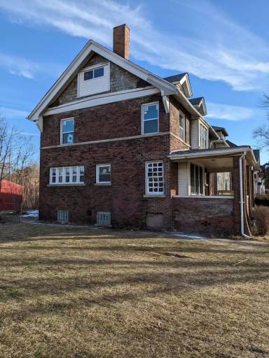 Main picture of 73 Woodland St