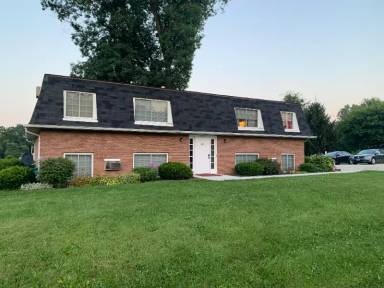 Main picture of 276 Villa St