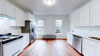 Main picture of 966 State St