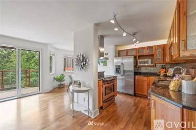 Main picture of 11056 NE 33rd Pl