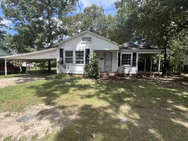 Main picture of 1022 W Calhoun