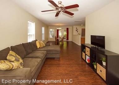Main picture of 2425 Scholar Ln