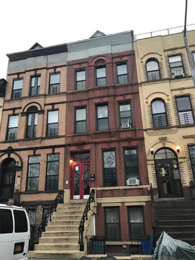 Main picture of 412 E 134th St