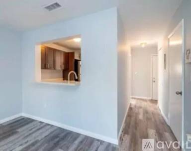 Main picture of 300 Palm Cir E