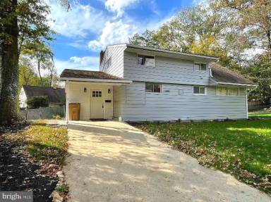 Main picture of 4 Radford Ct