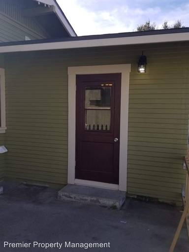 Main picture of 867 E Main St