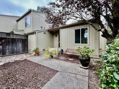 Main picture of 2 Chalda Ct