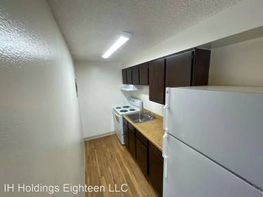 Main picture of 1420 W 71st Pl
