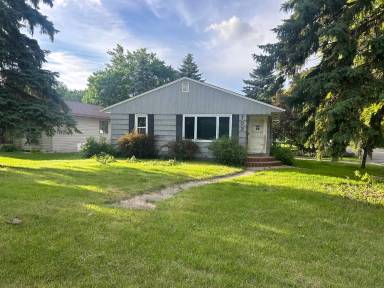 Main picture of 702 W Bancroft Ave