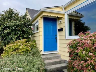 Main picture of 2820 W Lynn St