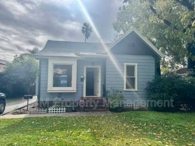 Main picture of 1570 Locust St